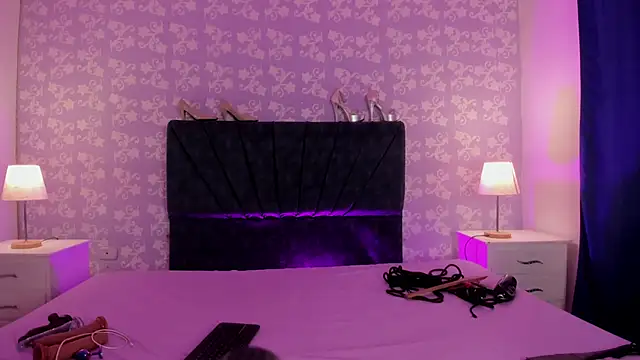 SalomeSimonz online show from April 2026 07:43:02 PM