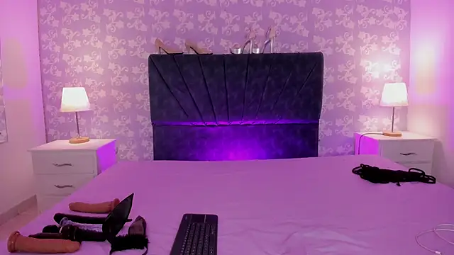 SalomeSimonz online show from April 2026 07:48:02 PM