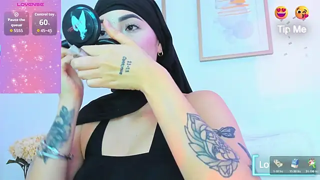 taylorsmiiith  online show from February 2026 02:34:01 PM