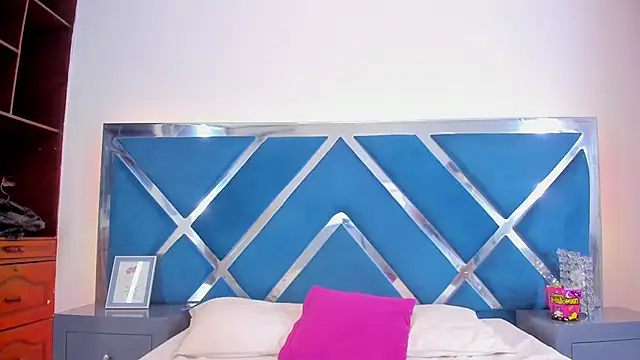 Snapshot of LucineArias chatting on October 2025 08:49:02 PM LucineArias online show from October 2025 08:49:02 PM