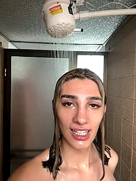 Queensara  online show from November 2025 06:40:02 PM