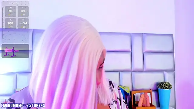 LovelyNickii online show from November 2025 12:42:02 PM