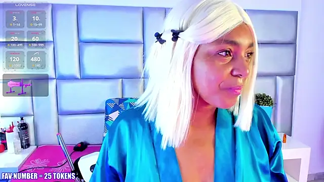 LovelyNickii online show from November 2025 01:00:02 PM