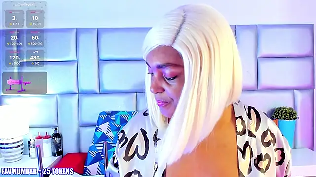 LovelyNickii online show from November 2025 12:52:02 PM