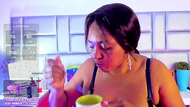 LovelyNickii online show from October 2025 12:39:01 PM