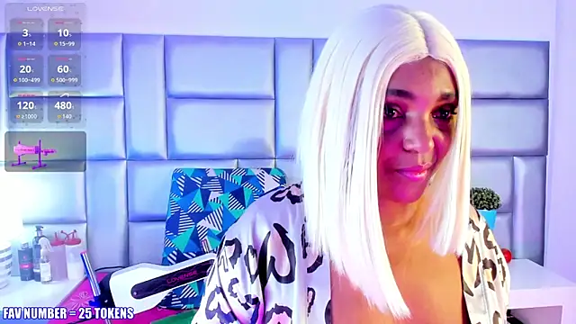 LovelyNickii online show from November 2025 01:01:01 PM