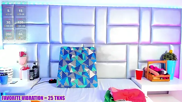 LovelyNickii online show from April 2026 01:15:01 PM