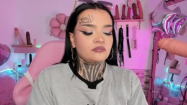 amyswallow7 online show from November 2025 01:43:01 AM