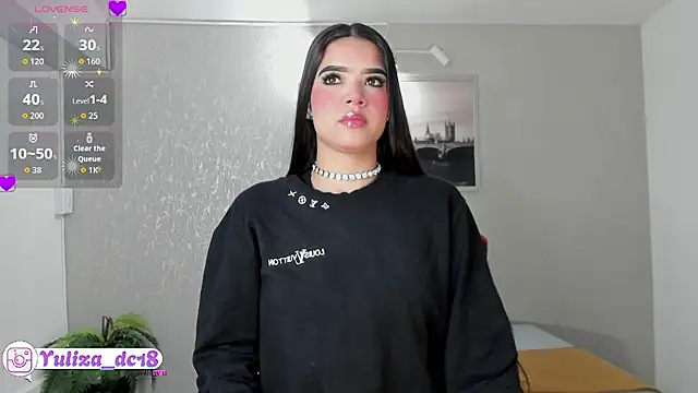 Luxury Woman online show from October 2025 04:44:01 AM