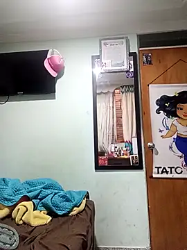 Snapshot of Elise-Leyton chatting on November 2025 09:08:02 PM Elise-Leyton online show from November 2025 09:08:02 PM