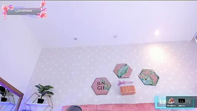 Elise-Leyton online show from March 2025 04:24:01 PM