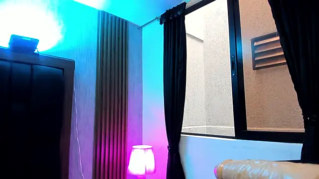 Snapshot of Elise-Leyton chatting on November 2025 06:07:02 PM Elise-Leyton online show from November 2025 06:07:02 PM