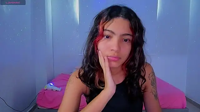 Lovelyamyy online show from December 2025 07:52:01 PM