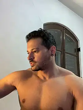 Snapshot of Lucasfit24 chatting on March 2025 03:04:02 PM Lucasfit24 online show from March 2025 03:04:02 PM