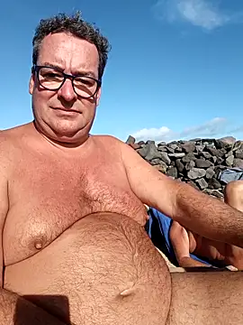 MountJohnXL online show from December 2025 03:28:04 PM