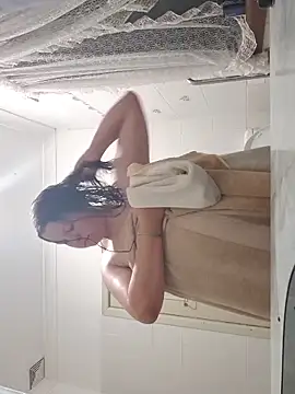 Laurajade9 online show from January 2025 02:40:02 PM