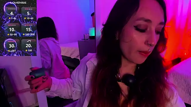 coral jonesss online show from December 2025 04:38:01 PM