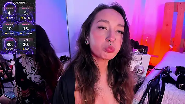 coral jonesss online show from December 2025 03:51:02 PM