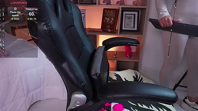 CleeoAdams  online show from March 2026 05:20:01 AM