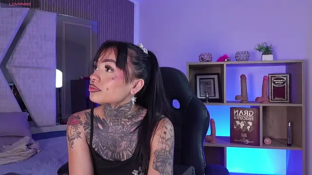 CleeoAdams  online show from April 2026 05:23:01 AM