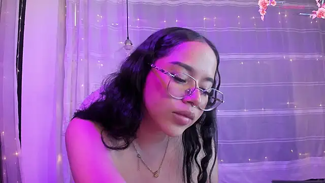 Renaxi Smith online show from March 2025 10:51:01 PM
