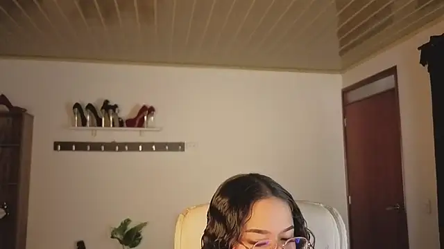 Snapshot of Renaxi_Smith chatting on December 2025 07:57:02 PM Renaxi Smith online show from December 2025 07:57:02 PM