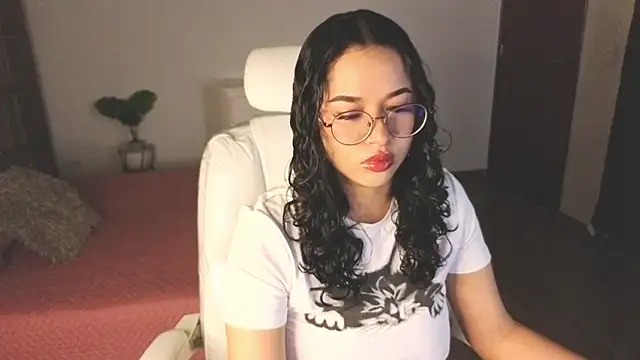 Renaxi Smith online show from March 2026 07:46:01 PM