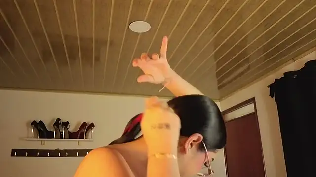 Snapshot of Renaxi_Smith chatting on November 2025 07:46:02 PM Renaxi Smith online show from November 2025 07:46:02 PM