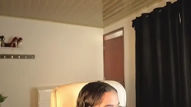 Snapshot of Renaxi_Smith chatting on December 2025 07:48:01 PM Renaxi Smith online show from December 2025 07:48:01 PM