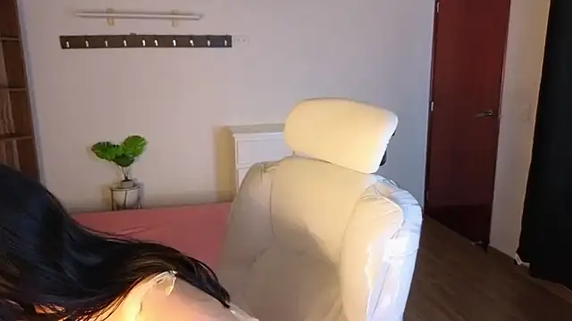 Renaxi Smith online show from March 2026 07:53:02 PM