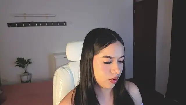 Renaxi Smith online show from March 2026 07:04:02 PM