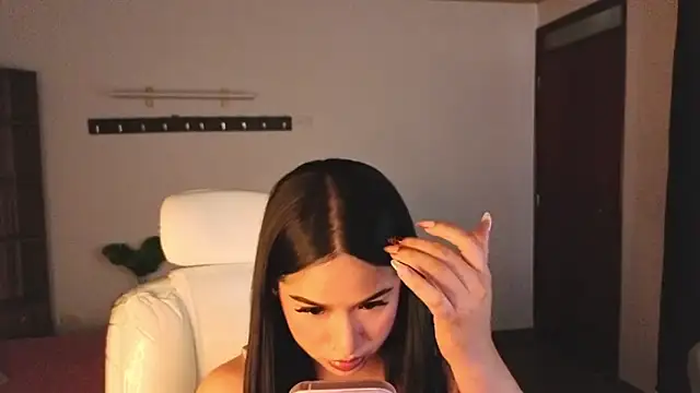 Renaxi Smith online show from March 2026 07:56:01 PM