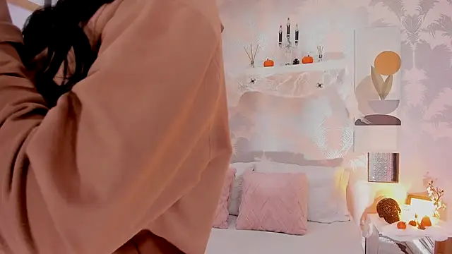 Snapshot of CharlotteGraay chatting on October 2025 07:59:02 PM CharlotteGraay online show from October 2025 07:59:02 PM