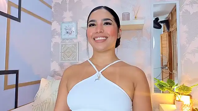 Snapshot of CharlotteGraay chatting on December 2025 07:35:01 PM CharlotteGraay online show from December 2025 07:35:01 PM