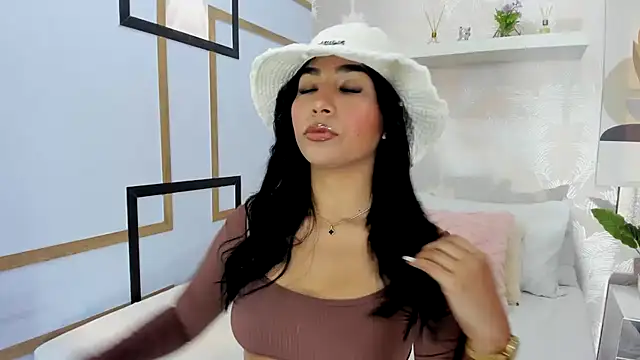 Snapshot of CharlotteGraay chatting on October 2025 07:46:01 PM CharlotteGraay online show from October 2025 07:46:01 PM