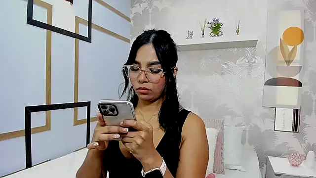 Snapshot of CharlotteGraay chatting on October 2025 07:58:01 PM CharlotteGraay online show from October 2025 07:58:01 PM