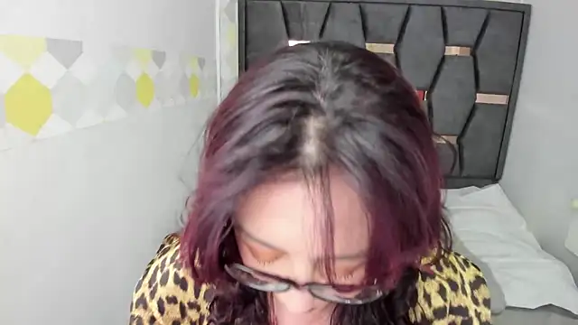 Victoria Adamns online show from September 2025 12:00:02 PM