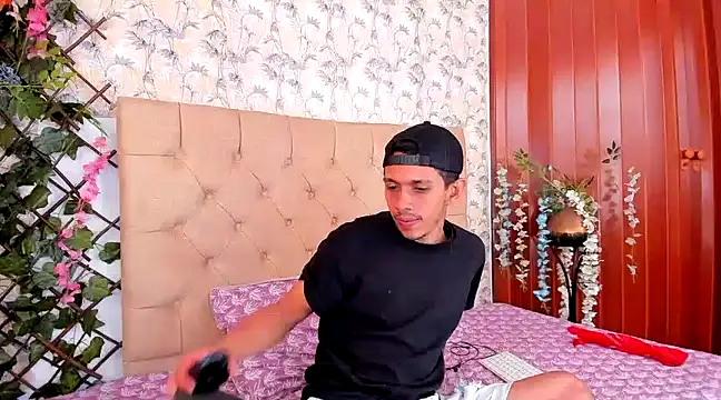 Snapshot of mikee_007 chatting on January 2025 01:39:01 PM mikee 007 online show from January 2025 01:39:01 PM