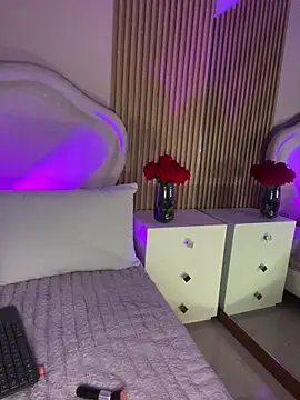 Sara  collins   online show from October 2025 12:39:02 PM