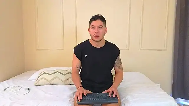 Snapshot of mr_danni chatting on October 2025 06:23:02 PM mr danni online show from October 2025 06:23:02 PM