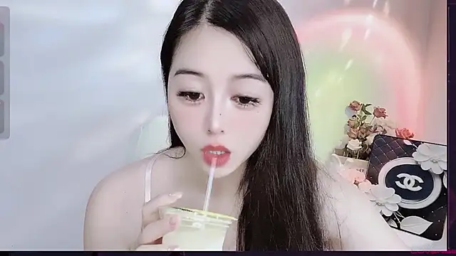 Snapshot of LiLiLily chatting on September 2025 09:20:01 PM LiLiLily online show from September 2025 09:20:01 PM