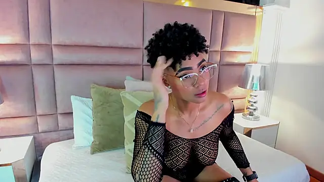 LuciaWallace online show from September 2025 09:31:02 PM