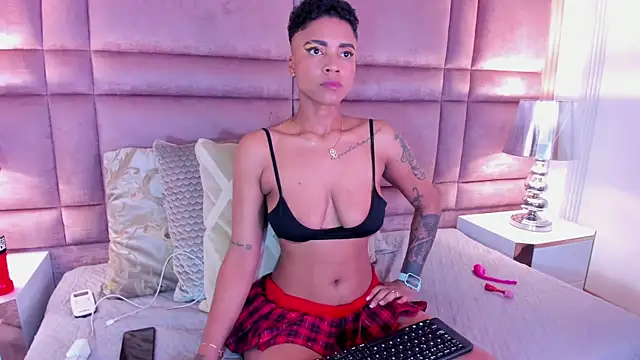 LuciaWallace online show from February 2025 05:30:01 AM