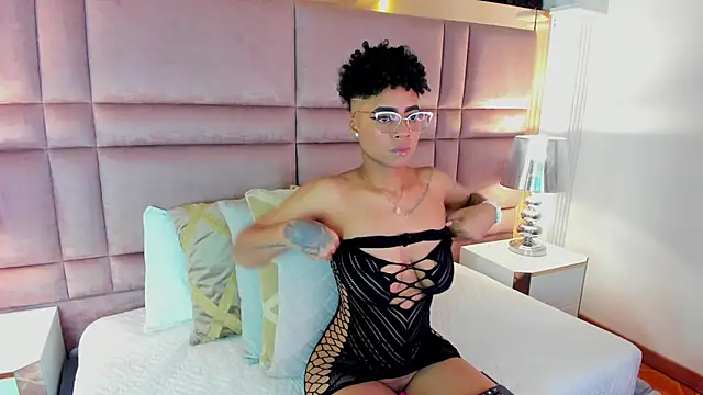 LuciaWallace online show from September 2025 10:06:01 PM