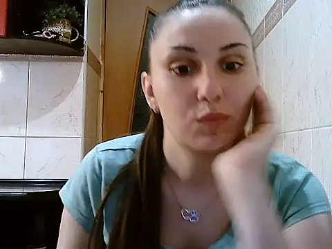Yuliia30 online show from April 2026 01:28:01 PM