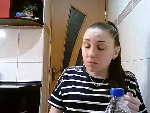 Yuliia30 online show from April 2026 06:03:02 PM