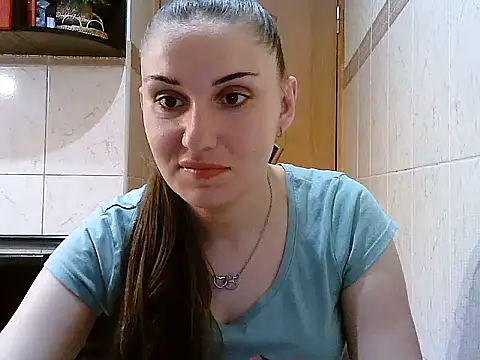 Yuliia30 online show from May 2026 04:05:02 PM