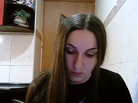 Yuliia30 online show from April 2026 05:28:01 PM