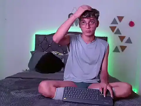 Snapshot of andrew_willyams chatting on January 2025 07:11:01 PM andrew willyams online show from January 2025 07:11:01 PM