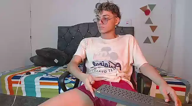 Snapshot of andrew_willyams chatting on February 2025 06:32:02 PM andrew willyams online show from February 2025 06:32:02 PM